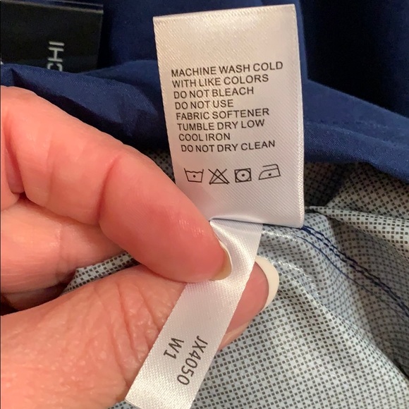 😍NWT Bugatchi medium, Navy and red windbreaker
SH36 - Picture 8 of 8